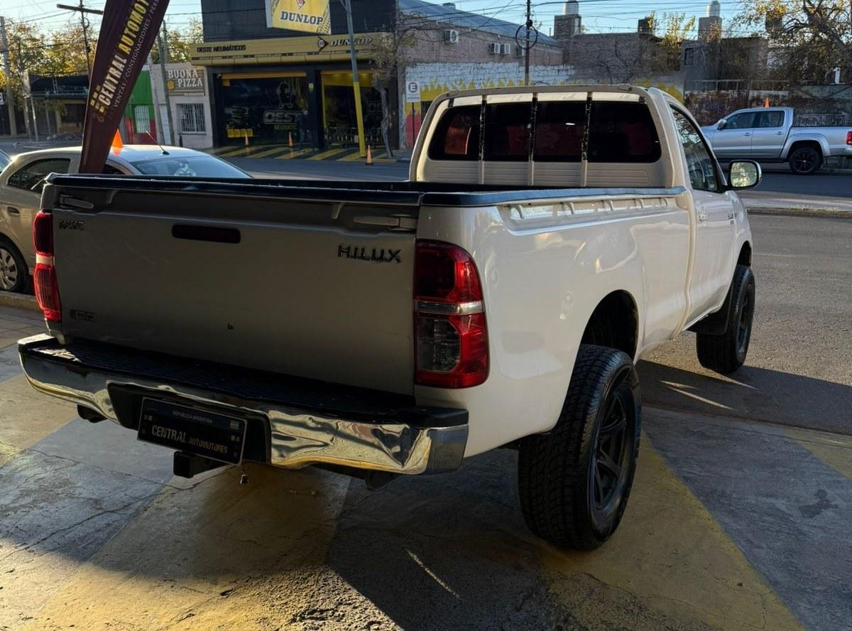 Foto de TOYOTA HILUX 2.5 4X2 CABINA SIMPLE 2011, color blanco, en San Juan