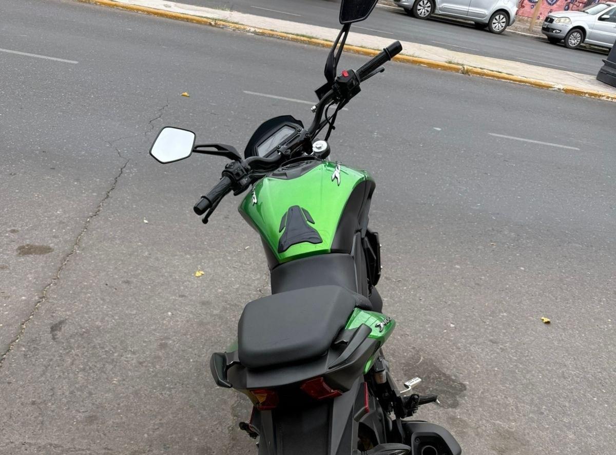 Foto de BAJAJ CALLE DOMINAR 2023, color verde, en San Juan