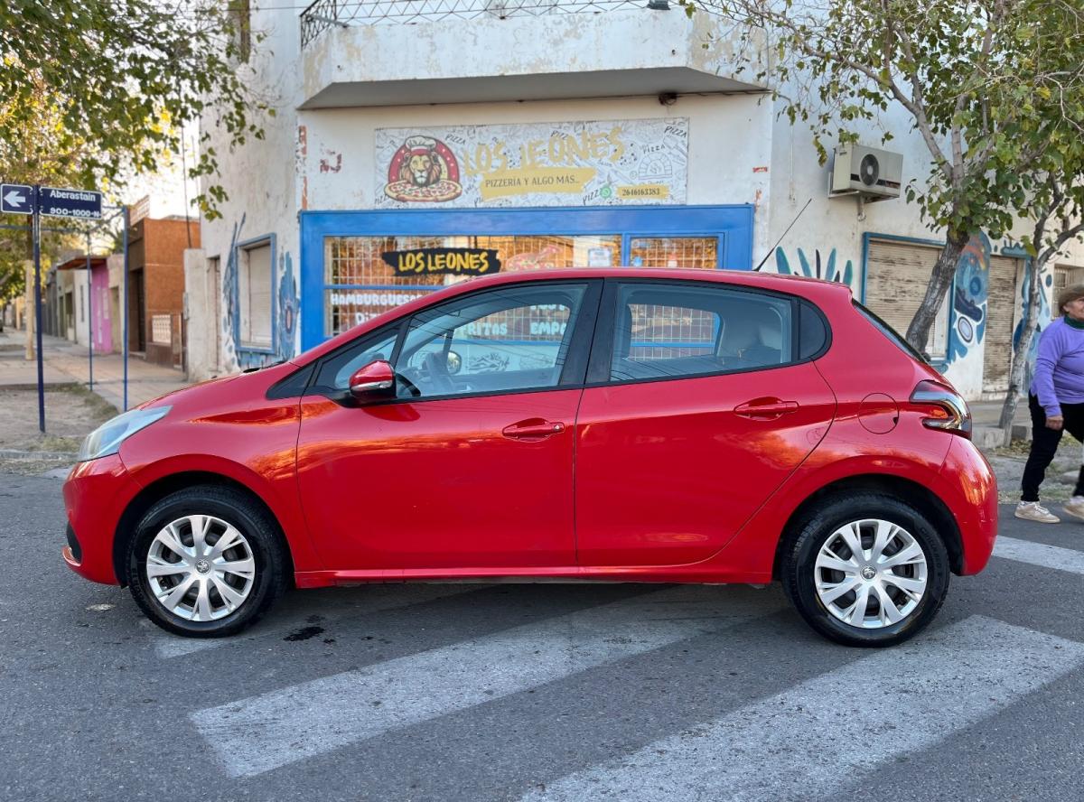 Foto de PEUGEOT 208 1.6 16v Active 2017, color rojo, en San Juan