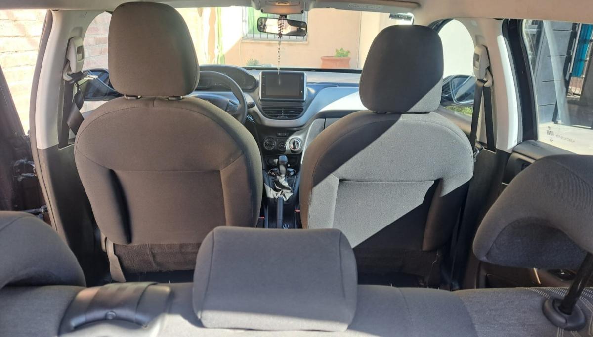 Foto de PEUGEOT 2008 Allure 1.6 nafta 2018, color marron, en San Juan