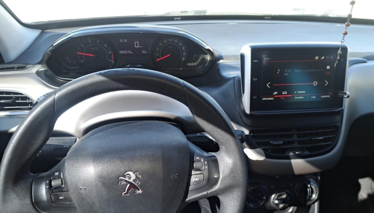 Foto de PEUGEOT 2008 Allure 1.6 nafta 2018, color marron, en San Juan