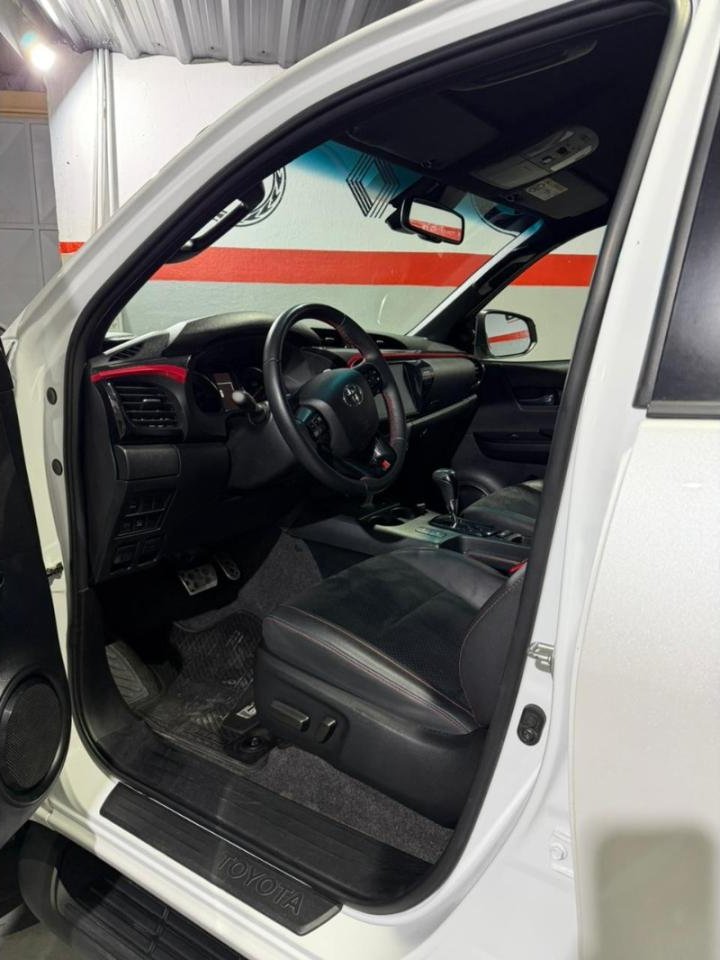 Foto de TOYOTA HILUX GR 2.8 IV 2025, color blanco, en San Juan