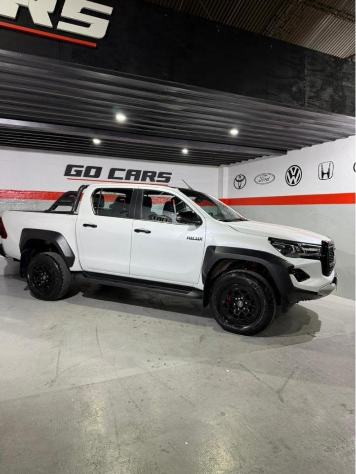 Foto de TOYOTA HILUX GR 2.8 IV 2025, color blanco, en San Juan