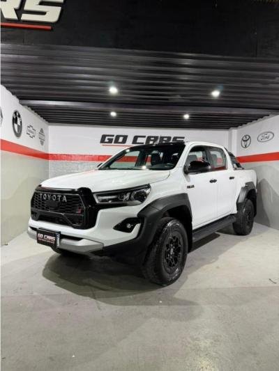 Foto de TOYOTA HILUX GR 2.8 IV 2025, color blanco, en San Juan