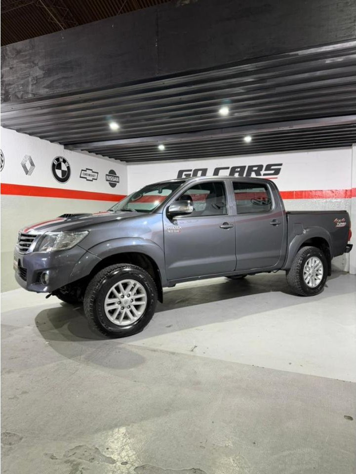 Foto de TOYOTA HILUX SRV 4X4 3.0 2012, color gris, en San Juan