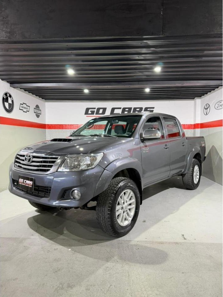 Foto de TOYOTA HILUX SRV 4X4 3.0 2012, color gris, en San Juan