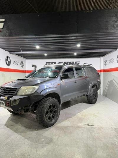 Foto de TOYOTA HILUX 3.0 SR 4X4 2012, color gris, en San Juan