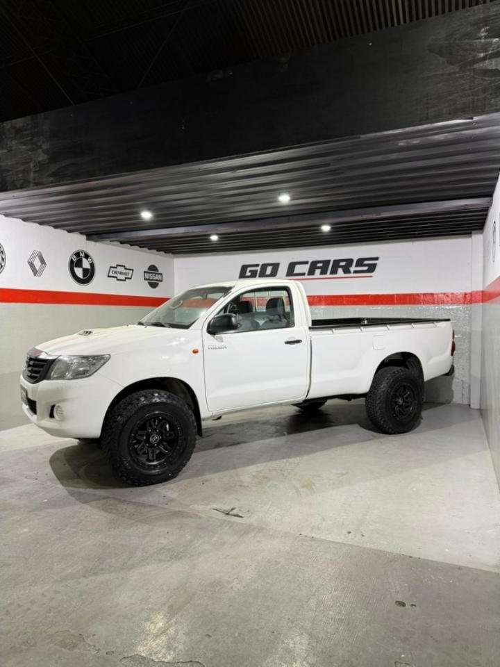 Foto de TOYOTA HILUX DX 2.5 4X4 2012, color blanco, en San Juan