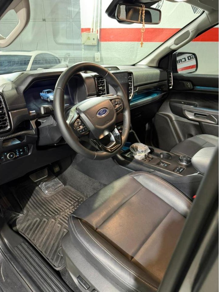 Foto de FORD RANGER 3.0 V6 4X4 LTD PLUS 2025, color gris, en San Juan