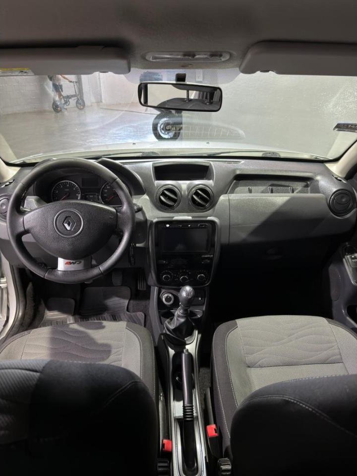 Foto de RENAULT DUSTER 2.0 4X4 luxe nav 2014, color gris, en San Juan