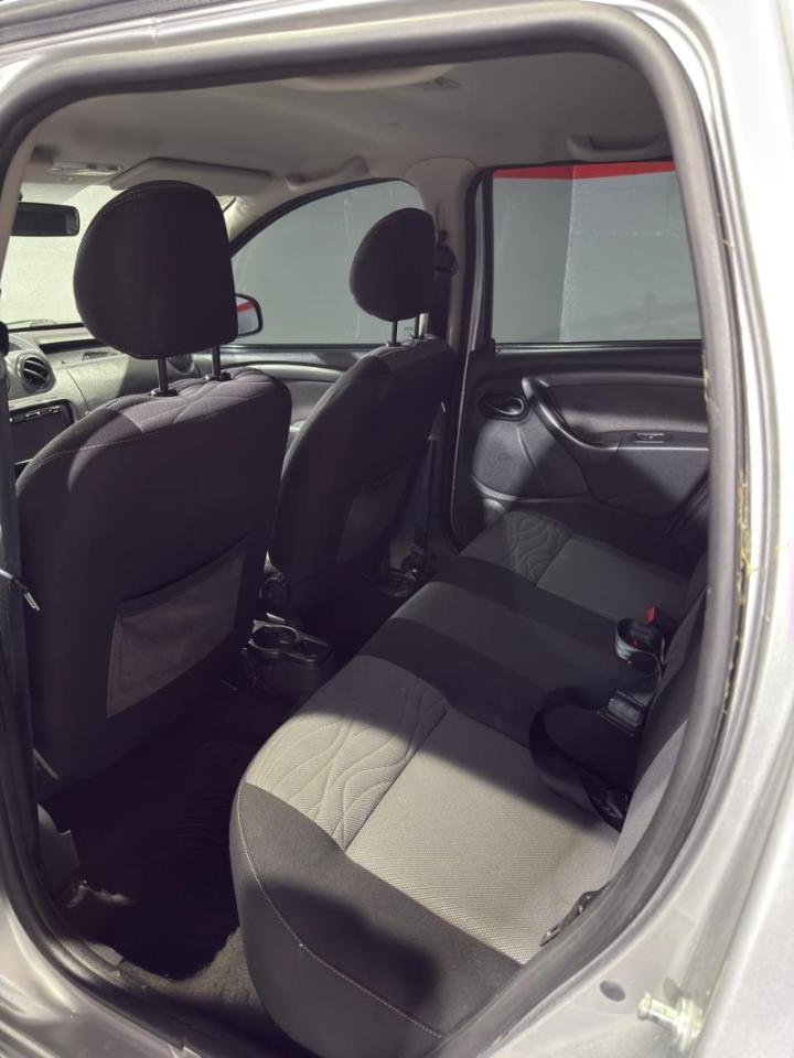 Foto de RENAULT DUSTER 2.0 4X4 luxe nav 2014, color gris, en San Juan