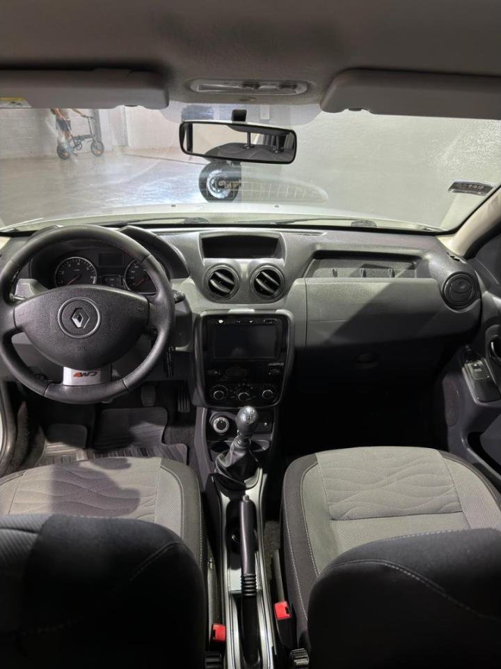 Foto de RENAULT DUSTER 2.0 4X4 luxe nav 2014, color gris, en San Juan