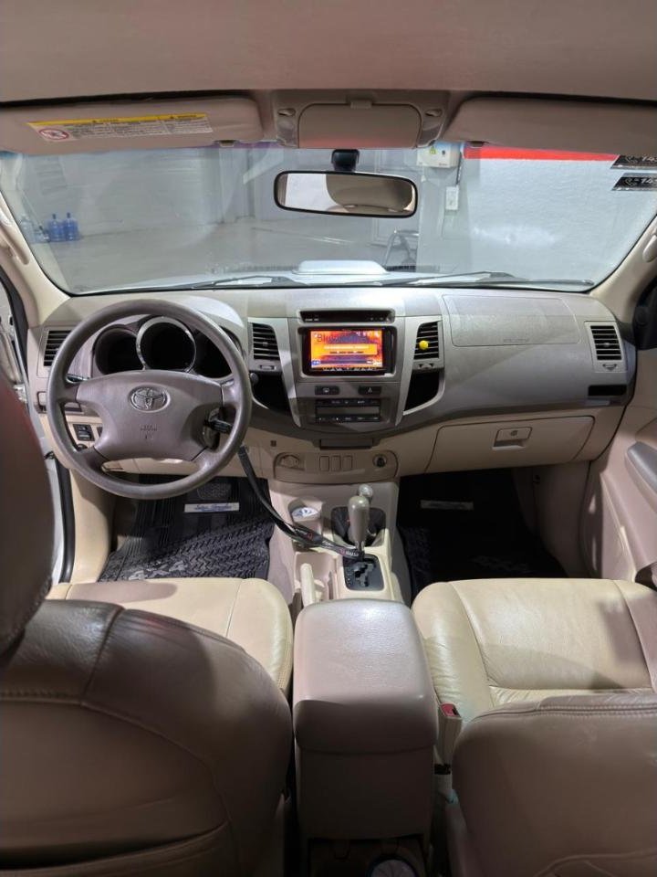 Foto de TOYOTA SW4 3.0 SRV 4X4 AT 2006, color gris, en San Juan