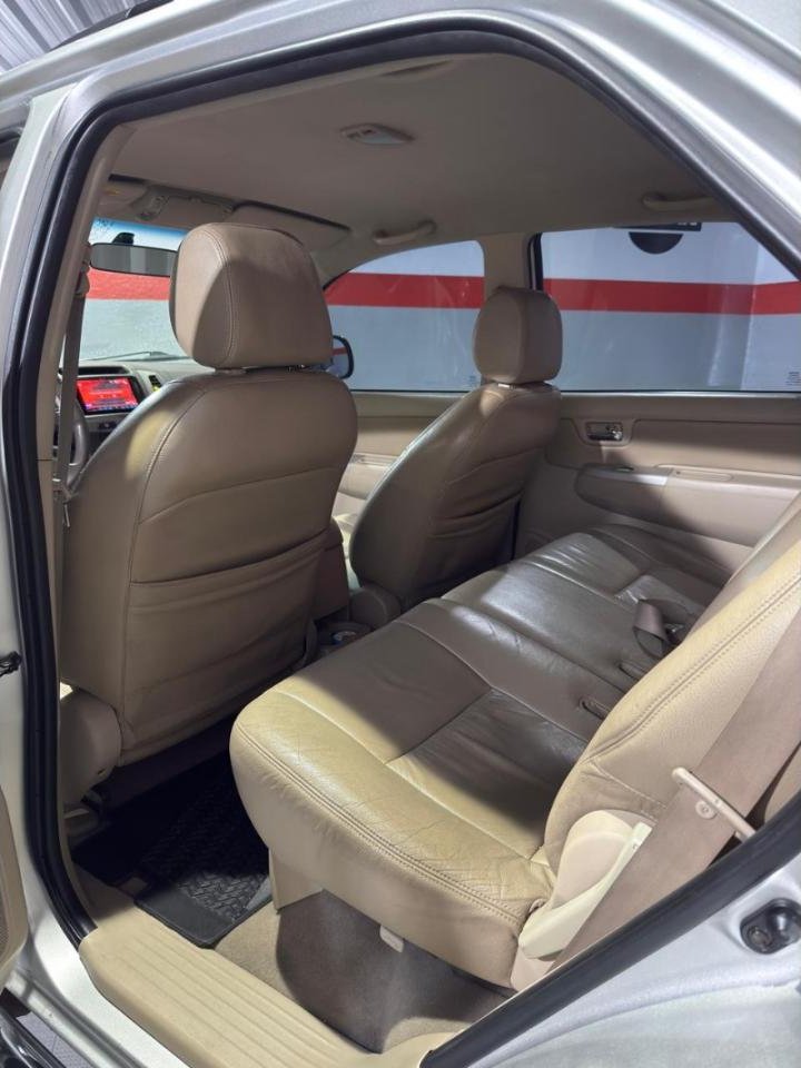 Foto de TOYOTA SW4 3.0 SRV 4X4 AT 2006, color gris, en San Juan