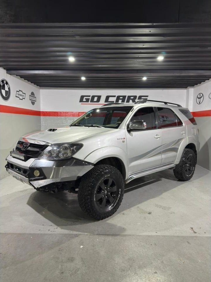 Foto de TOYOTA SW4 3.0 SRV 4X4 AT 2006, color gris, en San Juan