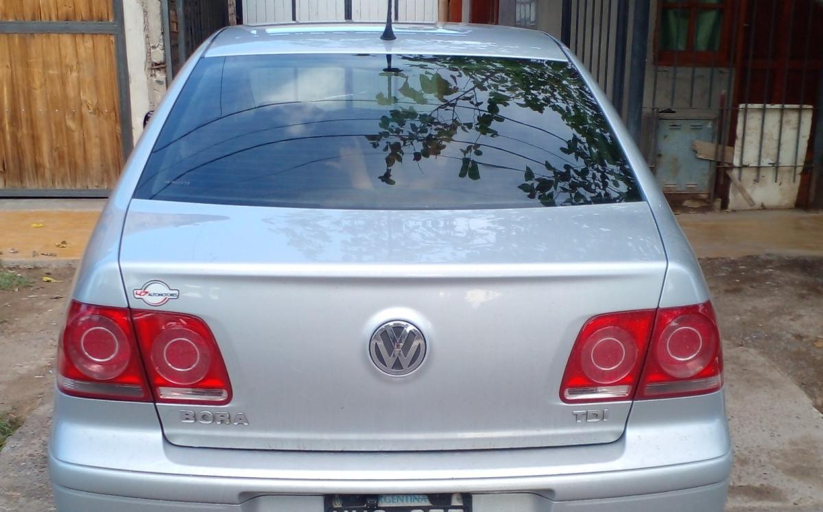 Foto de VOLKSWAGEN BORA 1.9 TDI Trendline 2013, color gris, en San Juan