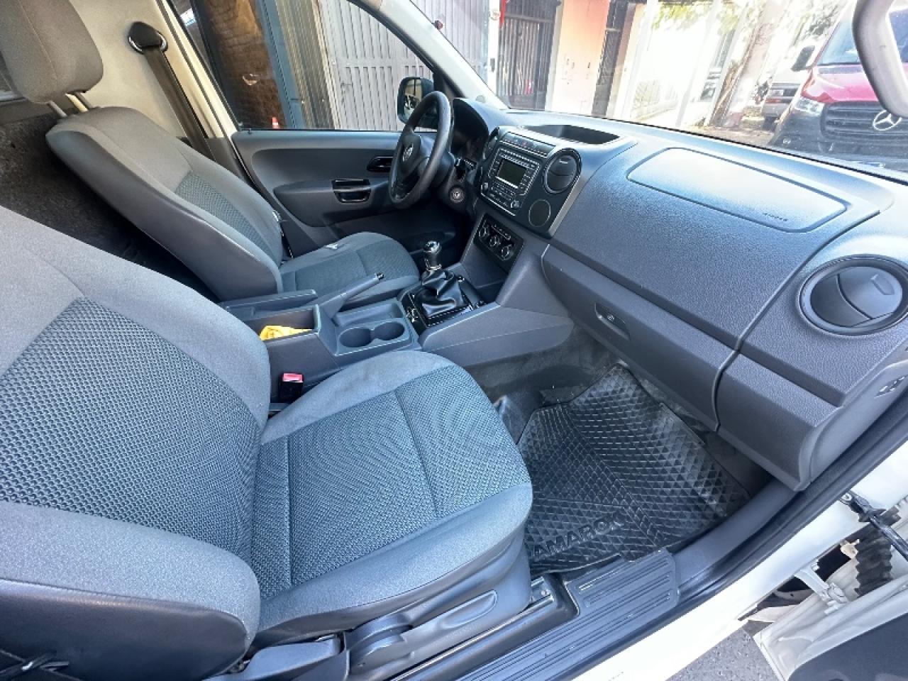 Foto de VOLKSWAGEN AMAROK Starline 4x2 S/C 2014, color blanco, en San Juan