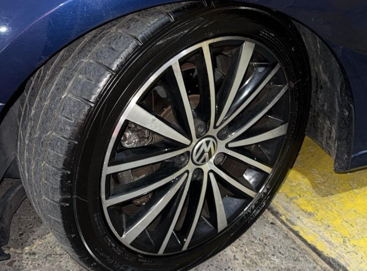 Foto de VOLKSWAGEN VENTO tsi 2.0 2012, color azul, en San Juan