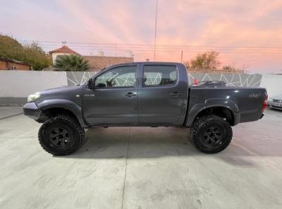 Foto de TOYOTA HILUX SRV 2010, color gris, en San Juan