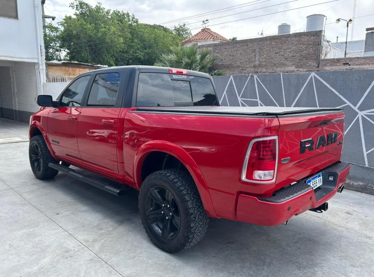 Foto de CHRYSLER / DODGE RAM LARAMIE 5.7 2022, color rojo, en San Juan