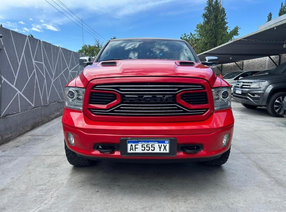 Foto de CHRYSLER / DODGE RAM LARAMIE 5.7 2022, color rojo, en San Juan