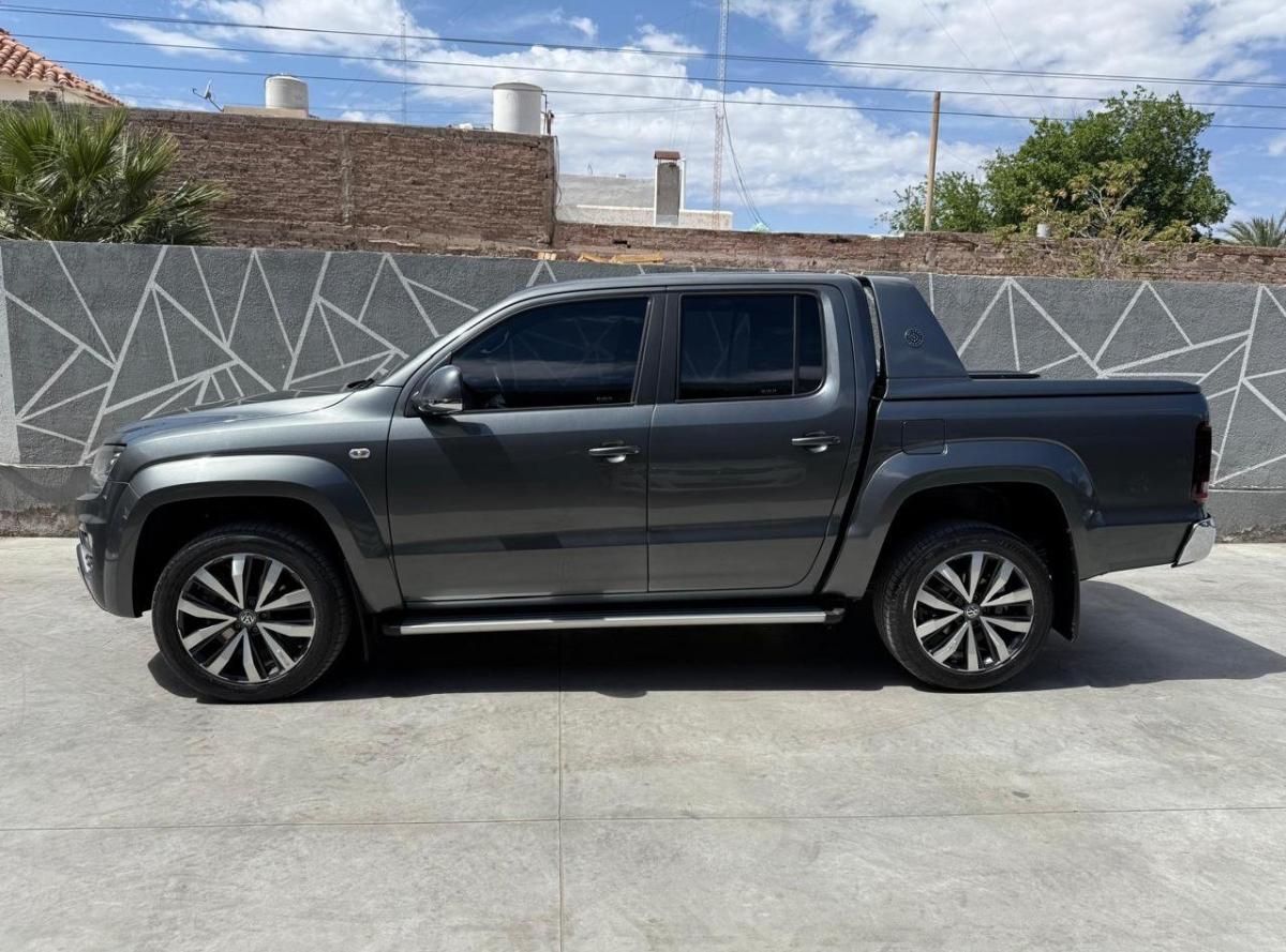 Foto de VOLKSWAGEN AMAROK EXTREME V6 2024, color gris, en San Juan