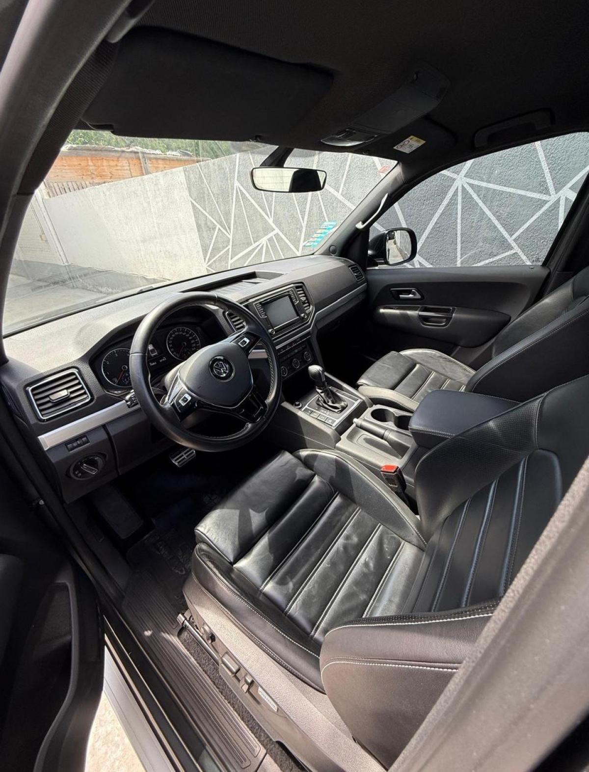 Foto de VOLKSWAGEN AMAROK EXTREME V6 2024, color gris, en San Juan