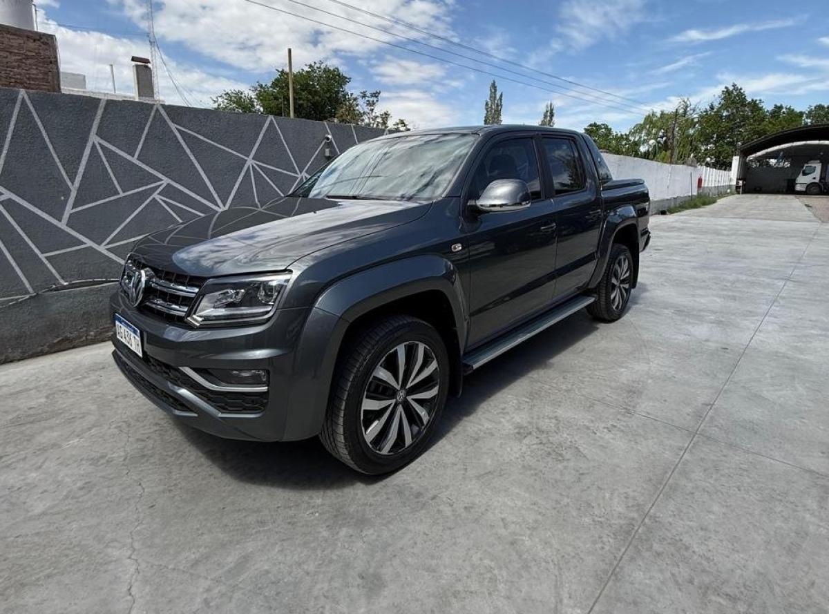 Foto de VOLKSWAGEN AMAROK EXTREME V6 2024, color gris, en San Juan