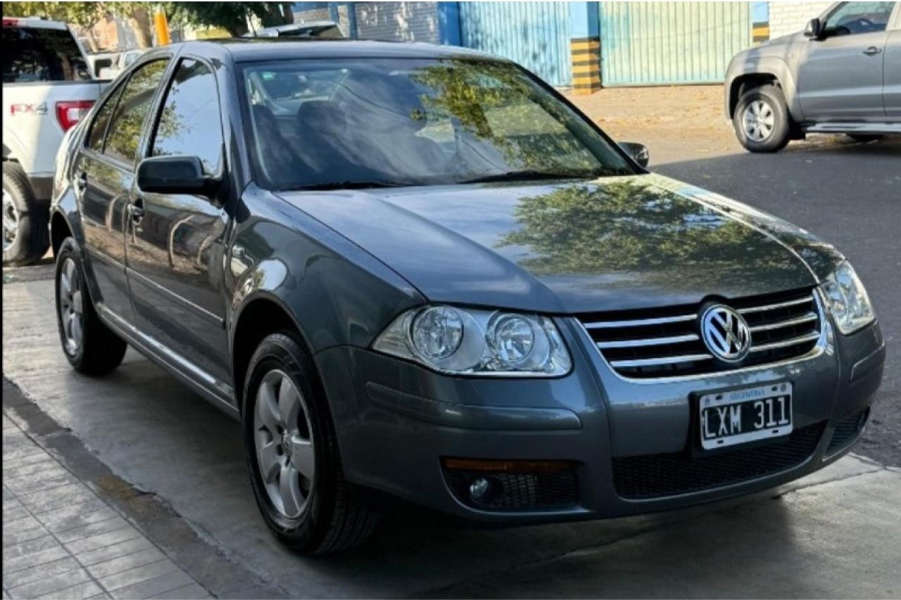 Foto de VOLKSWAGEN BORA Trendline 2012, color sin color especificado, en San Juan