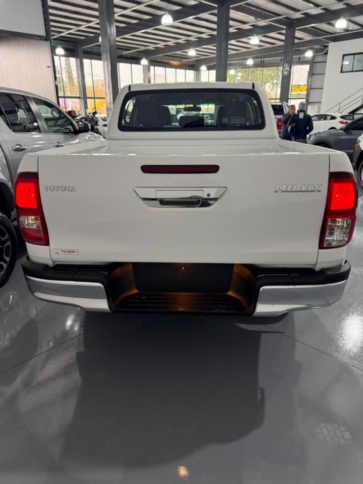 Foto de TOYOTA HILUX 4X4 Sr Tdi MT 2026, color sin color especificado, en San Juan