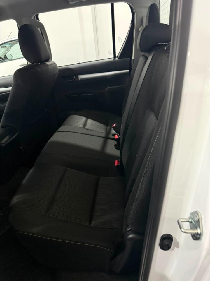 Foto de TOYOTA HILUX 4X4 Sr Tdi MT 2026, color sin color especificado, en San Juan