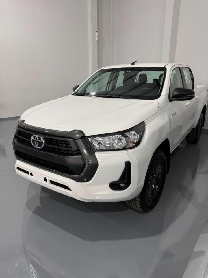 Foto de TOYOTA HILUX 4X4 Sr Tdi MT 2026, color sin color especificado, en San Juan