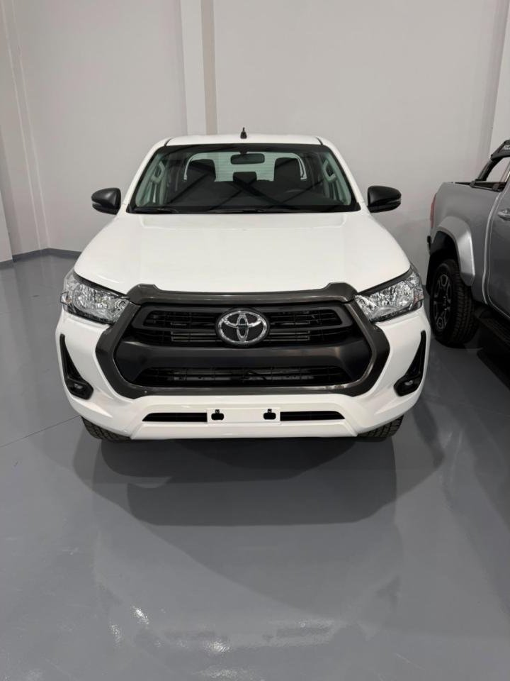 Foto de TOYOTA HILUX 4X4 Sr Tdi MT 2026, color sin color especificado, en San Juan