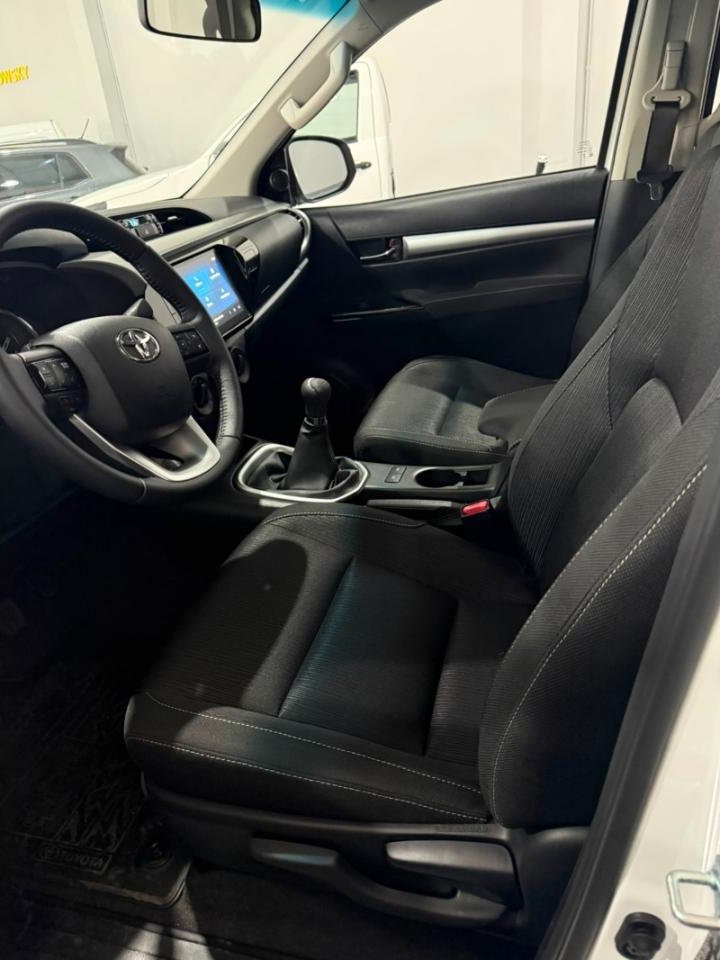 Foto de TOYOTA HILUX 4X4 Sr Tdi MT 2026, color sin color especificado, en San Juan