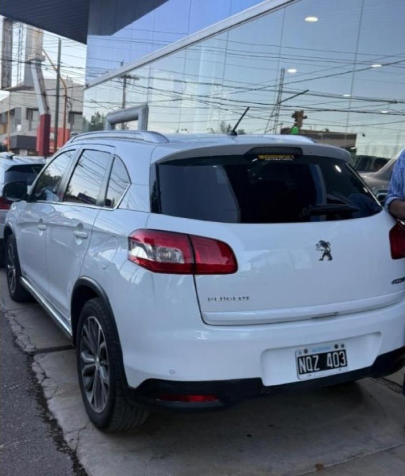 Foto de PEUGEOT 4008 Peugeot 4008 2.0 Allure 4x4 2014, color sin color especificado, en San Juan