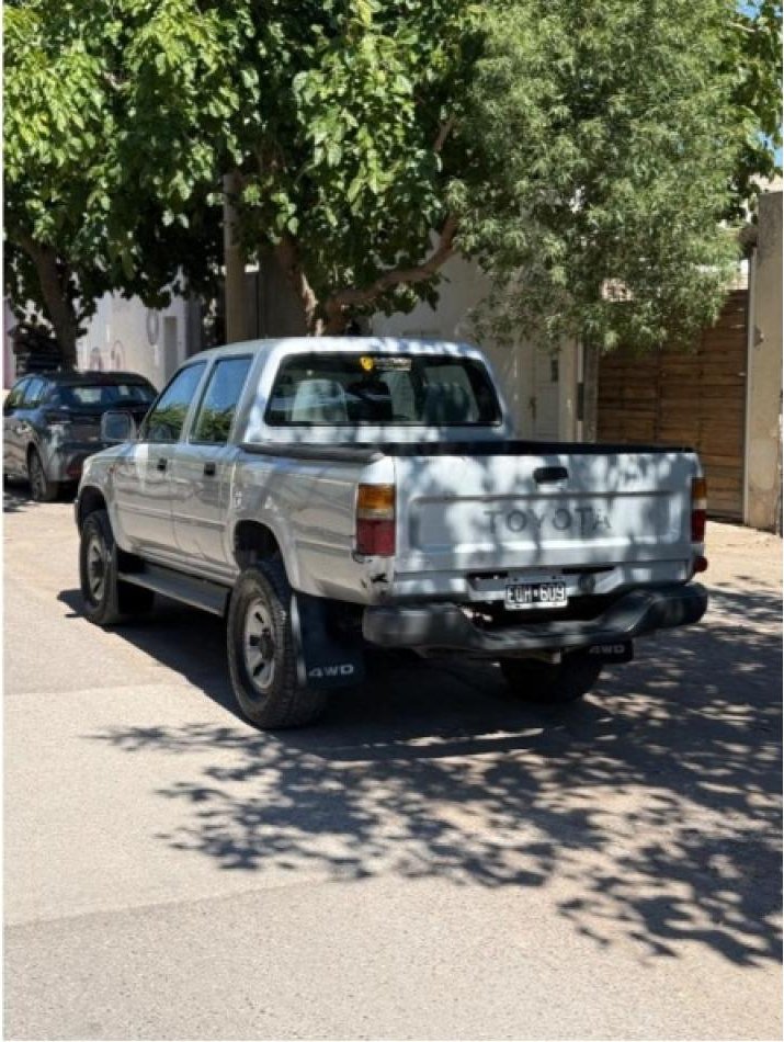 Foto de TOYOTA HILUX Dx 4X4 1999, color sin color especificado, en San Juan