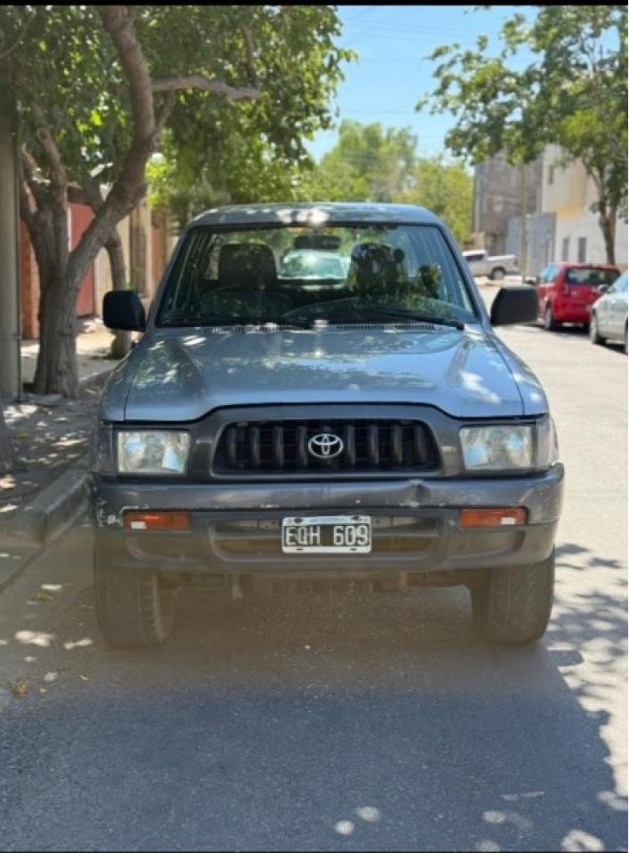 Foto de TOYOTA HILUX Dx 4X4 1999, color sin color especificado, en San Juan