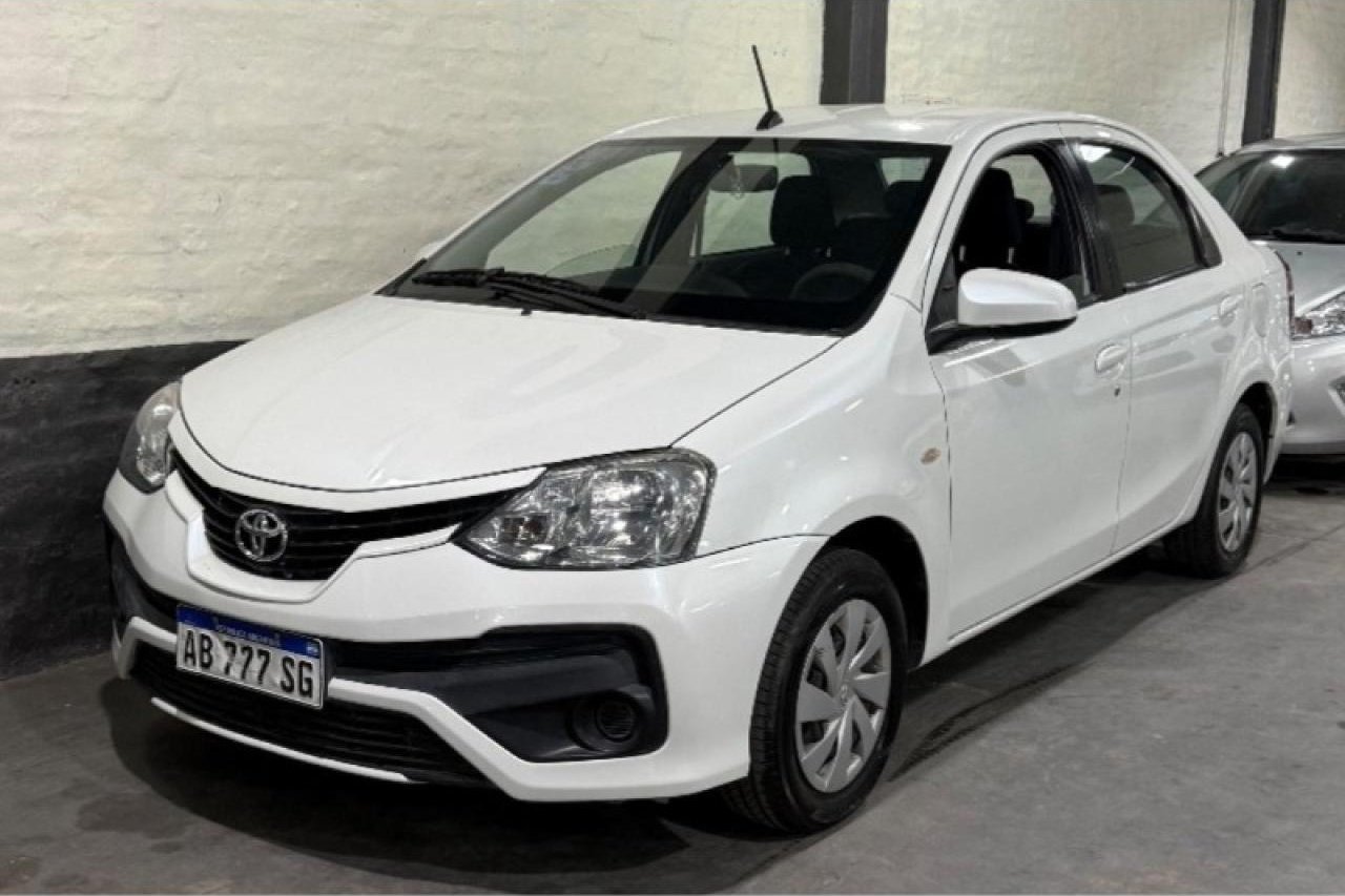 Foto de TOYOTA ETIOS Xls 2017, color sin color especificado, en San Juan