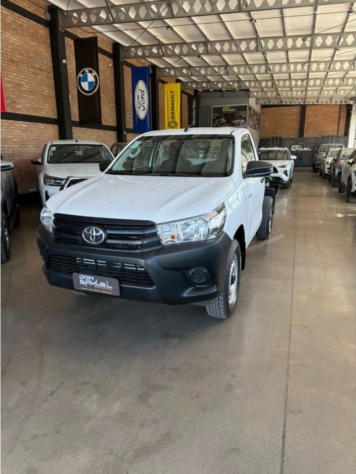 Foto de TOYOTA HILUX Hilux 4x4 Cc Dx 2,4 Tdi 6 2026, color sin color especificado, en San Juan