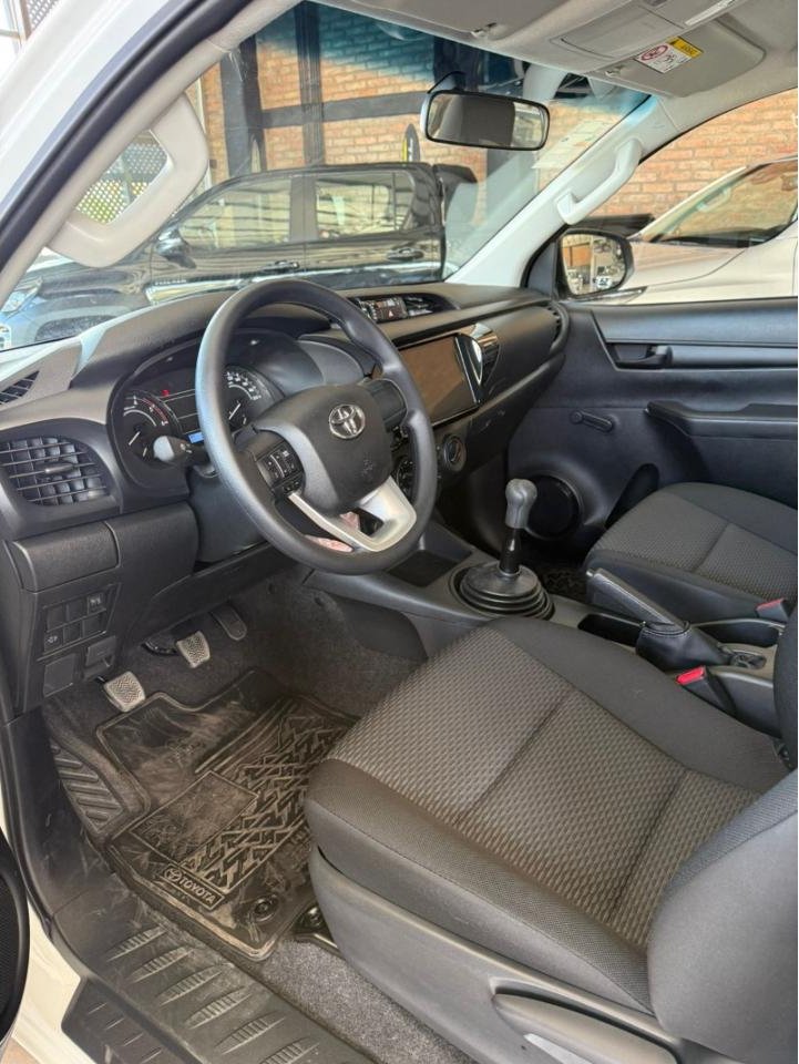 Foto de TOYOTA HILUX Hilux 4x4 Cc Dx 2,4 Tdi 6 2026, color sin color especificado, en San Juan