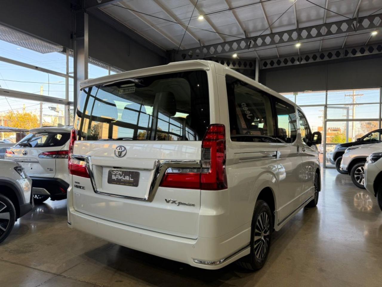 Foto de TOYOTA HIACE WAGON 2026, color sin color especificado, en San Juan