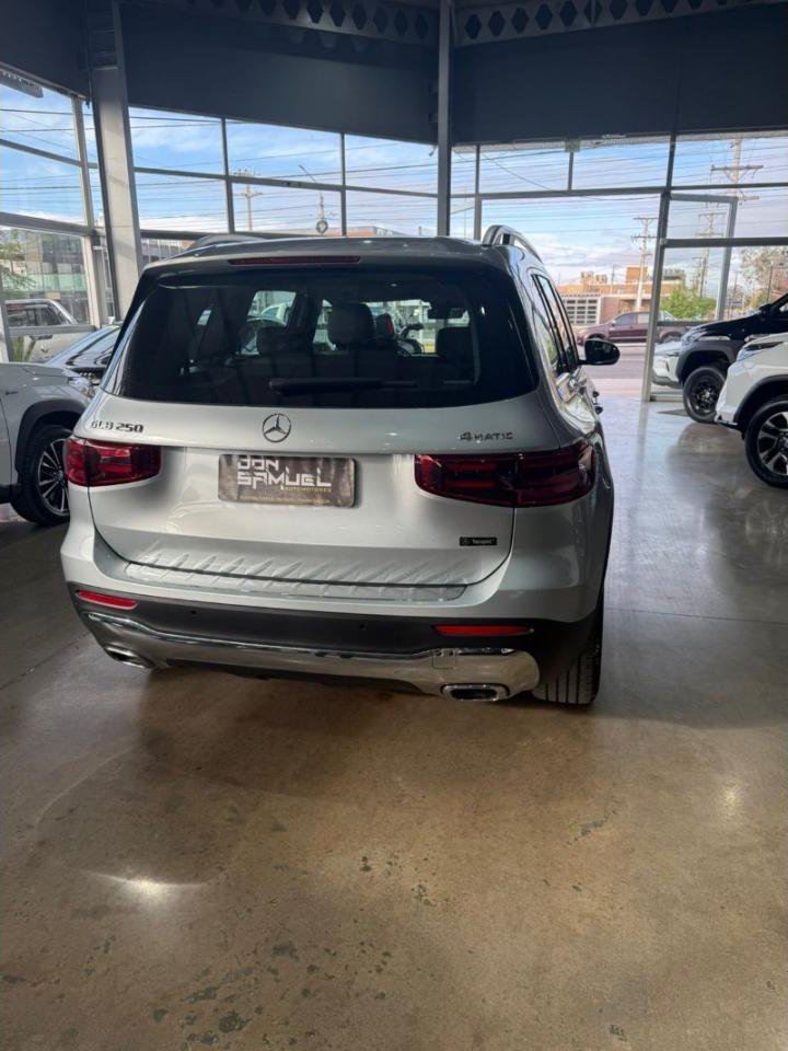 Foto de MERCEDES BENZ MB MB 250GLB HIBRIDA 2025, color sin color especificado, en San Juan