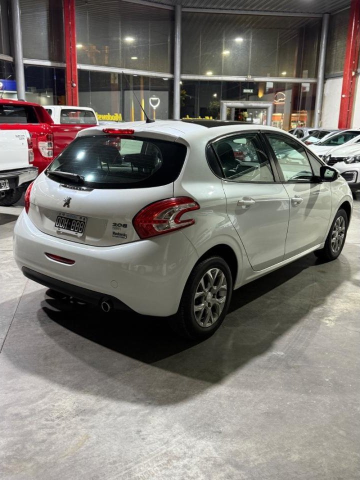 Foto de PEUGEOT 208 ALLURE 2015, color sin color especificado, en San Juan