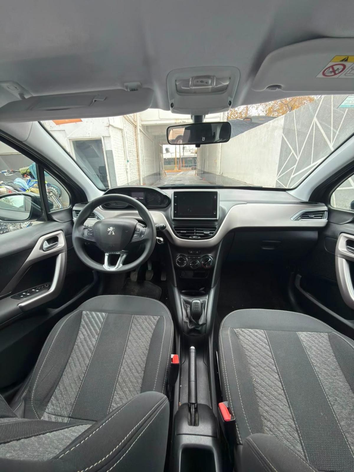 Foto de PEUGEOT 208 ALLURE NAV 2018, color gris, en San Juan
