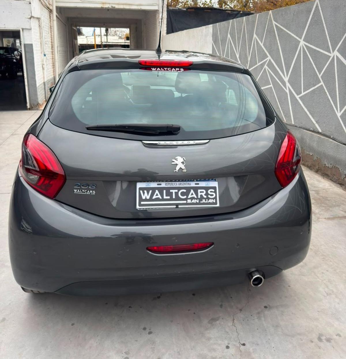 Foto de PEUGEOT 208 ALLURE NAV 2018, color gris, en San Juan
