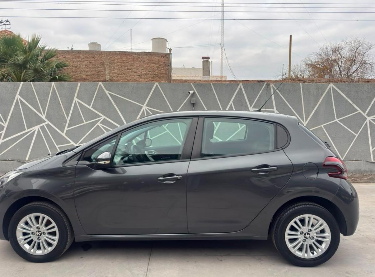 Foto de PEUGEOT 208 ALLURE NAV 2018, color gris, en San Juan