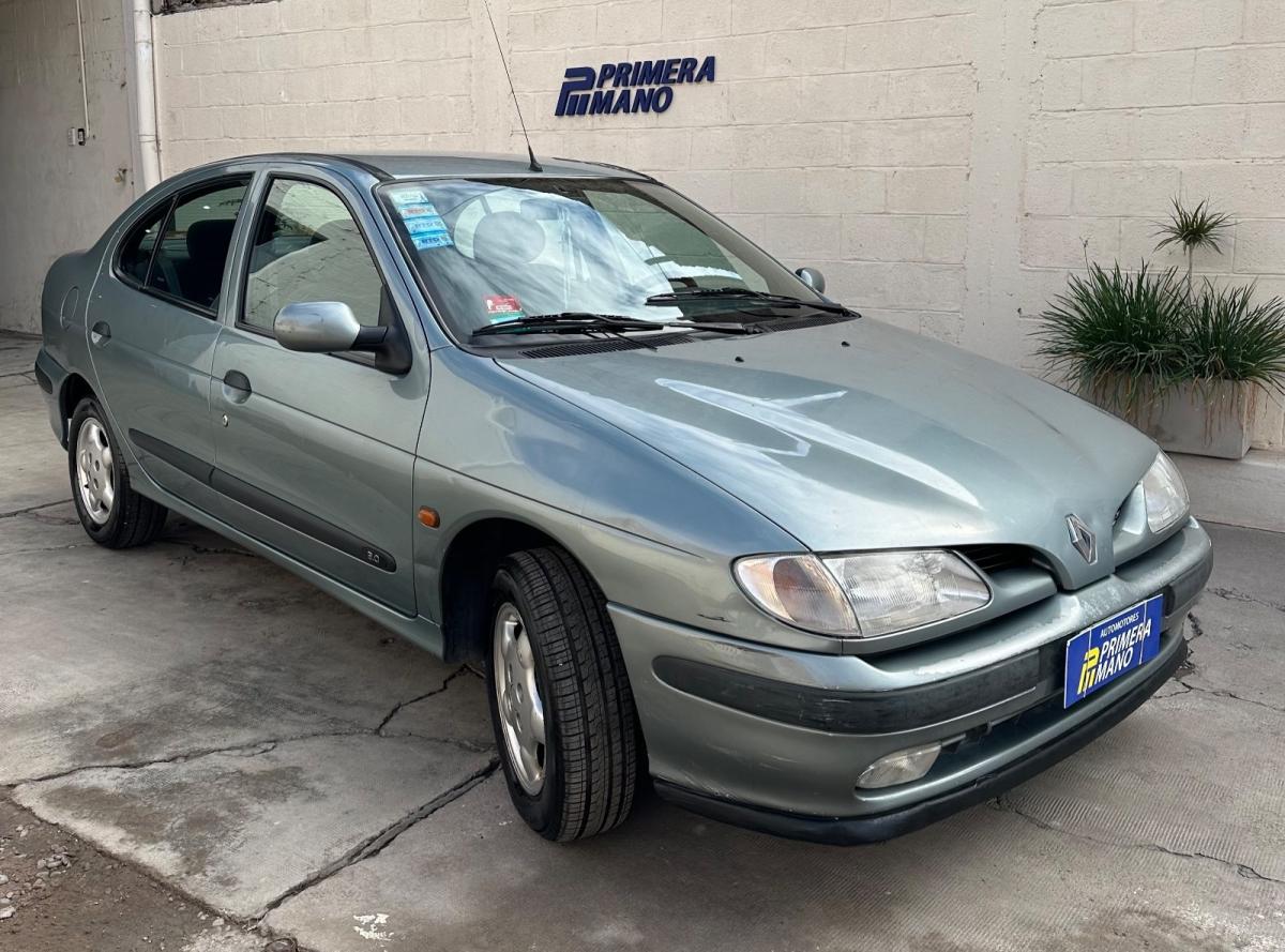 Foto de RENAULT MEGANE RXE TRIC 2.0 1999, color verde, en San Juan