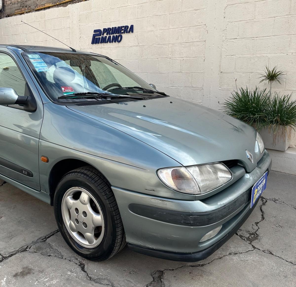 Foto de RENAULT MEGANE RXE TRIC 2.0 1999, color verde, en San Juan