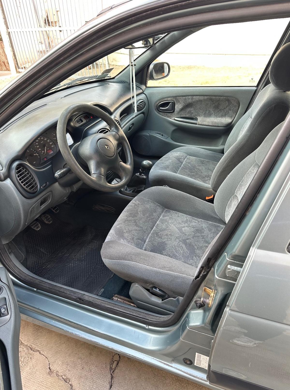 Foto de RENAULT MEGANE RXE TRIC 2.0 1999, color verde, en San Juan
