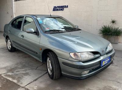 Foto de RENAULT MEGANE RXE TRIC 2.0 1999, color verde, en San Juan